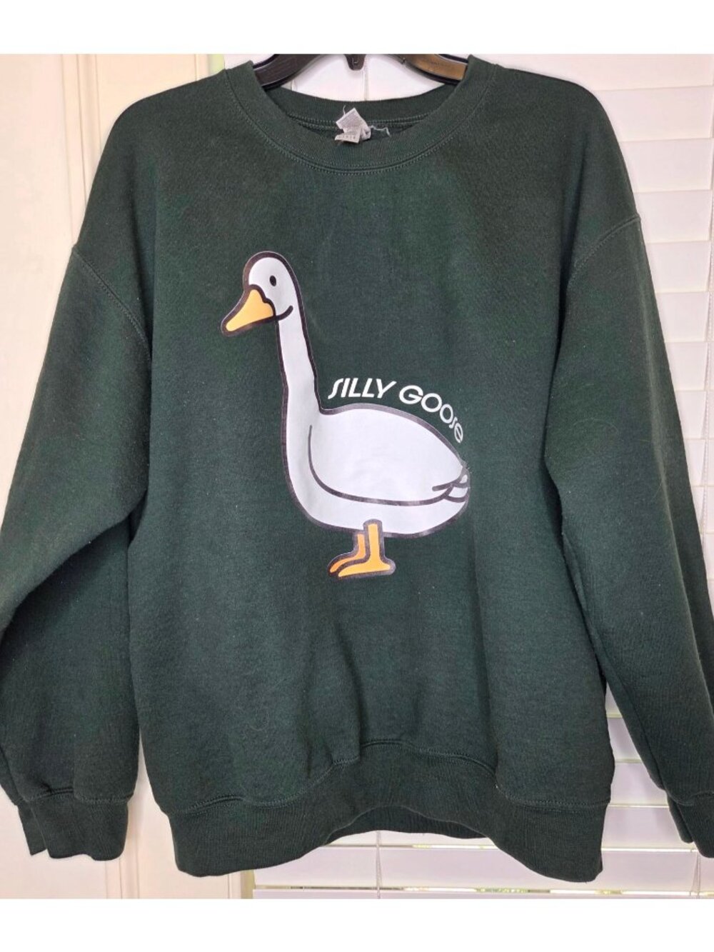Womwns Silly Goose Graphic Green Crewneck Sweatshirt L By Gildan Blend - Picture 1 of 6